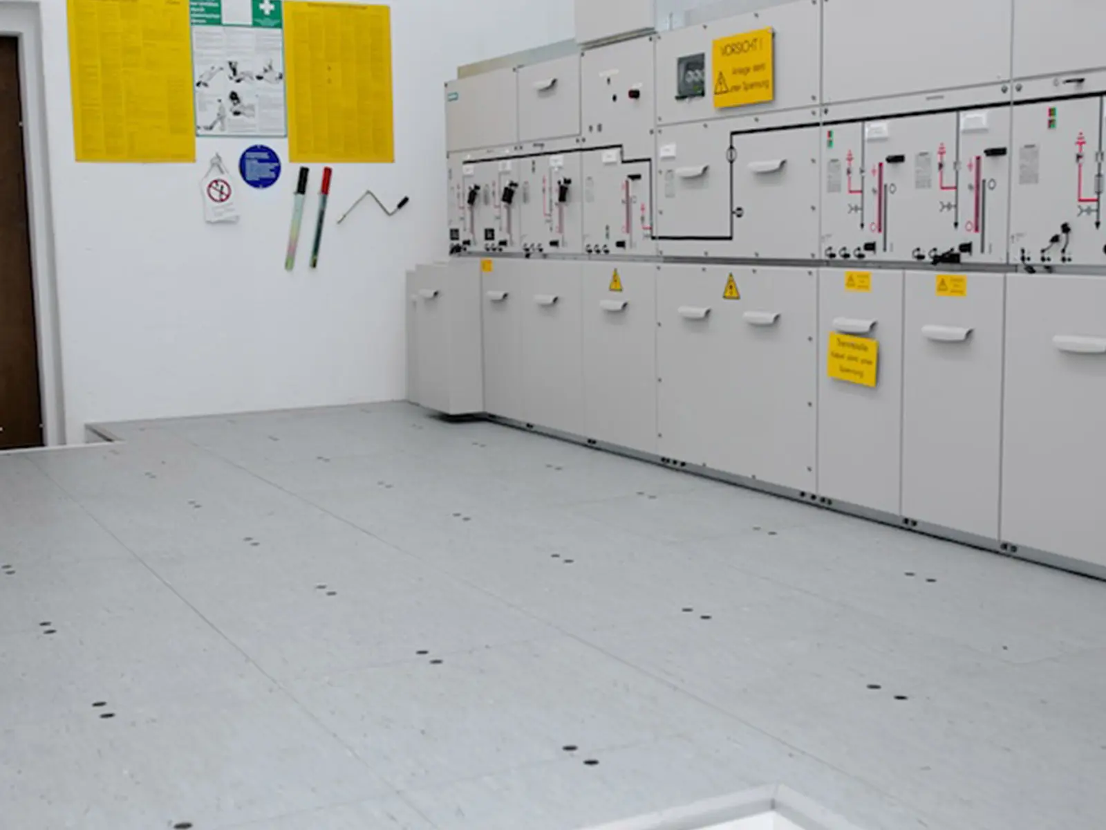 Elektrotechnik Heidenheim – Mehrere Schaltschränke in einem Raum
